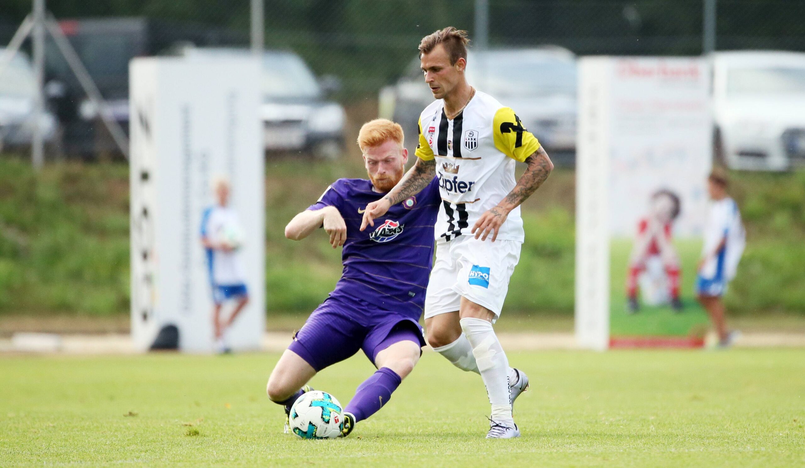 Ottensheim, 08.07.2017, Sportplatz Ottensheim, Fussball, Testspiel , LASK Linz vs. FC Erzgebirge Aue 2:1 (1:0) , Im Bild von links; Fabian Kalig (Aue) und Rajko Rep (Linz). ,

Ottensheim 08 07 2017 Sports field Ottensheim Football try out LASK Linz vs FC Ore Mountains Aue 2 1 1 0 in Picture from left Fabian Kalig Aue and Rajko Rep Linz