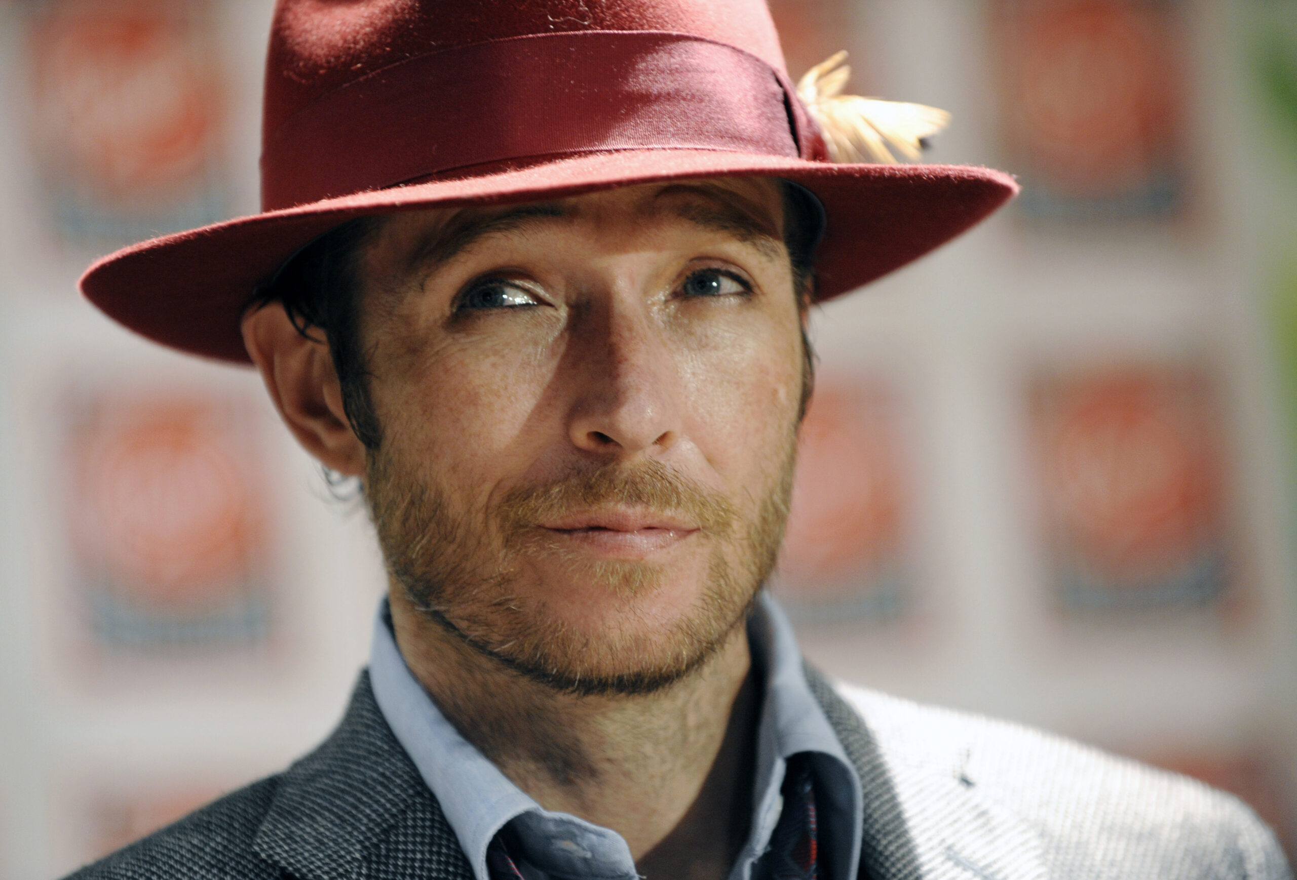 FILE - In this Nov. 24, 2008, file photo, singer Scott Weiland poses before signing copies of his new album, "Happy in Galoshes," in Los Angeles. Weiland, the former frontman for the Stone Temple Pilots and Velvet Revolver, has died. He was 48. The singer's manager confirmed the death to The Associated Press early Friday, Dec. 4, 2015. (AP Photo/Chris Pizzello, File)