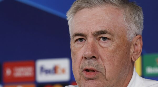epa11373026 Real Madrid head coach Carlo Ancelotti gives a press conference during the UEFA Open Media Day ahead of the UEFA Champions League final, in Madrid, Spain, 27 May 2024. Real Madrid will face Borussia Dortmund in the UEFA Champions League final on 01 June 2024 in London.  EPA/J.J.Guillen