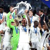 epa11384841 Real Madrid player Joselu lifts the trophy as the team celebrate winning the UEFA Champions League final match of Borussia Dortmund against Real Madrid, in London, Britain, 01 June 2024.  EPA/NEIL HALL