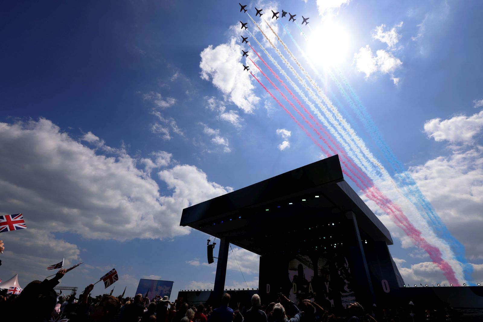 epa11390974 The Red Arrows perform a flypast at the UK’s national commemorative event for the 80th anniversary of D-Day in Southsea Common, Portsmouth, Britain 05 June 2024. The event will involve more than 500 members of the Armed Forces, including a 79-piece orchestra, a 25-strong choir and drummers from the Royal Marines. Portsmouth played a key role in preparing for the invasion of the beaches of northern France in 1944 which became a turning point in the Second World War.  EPA/NEIL HALL/POOL