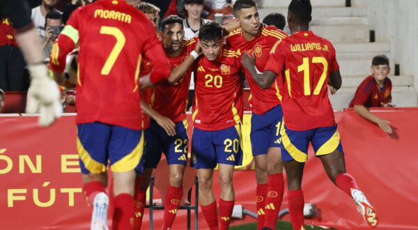 epa11398530 Spain's Pedri (C) celebrates with his teammates after scoring the 1-1 tier during the friendly international soccer match between Spain and Northern Ireland, in Palma de Mallorca, Balearic Islands, Spain, 08 June 2024.  EPA/Cati Cladera