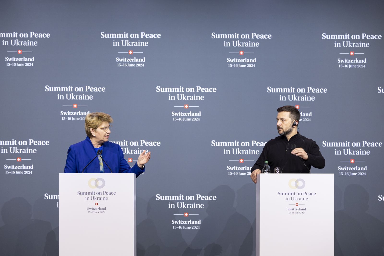 epa11411820 Ukraine's President Volodymyr Zelensky (R) and Swiss Federal President Viola Amherd (L) deliver a press statement during the Summit on Peace in Ukraine, in Stansstad near Lucerne, Switzerland, 15 June 2024. International heads of state gather on 15 and 16 June at the Buergenstock Resort in central Switzerland for the two-day Summit on Peace in Ukraine.  EPA/MICHAEL BUHOLZER / POOL EDITORIAL USE ONLY