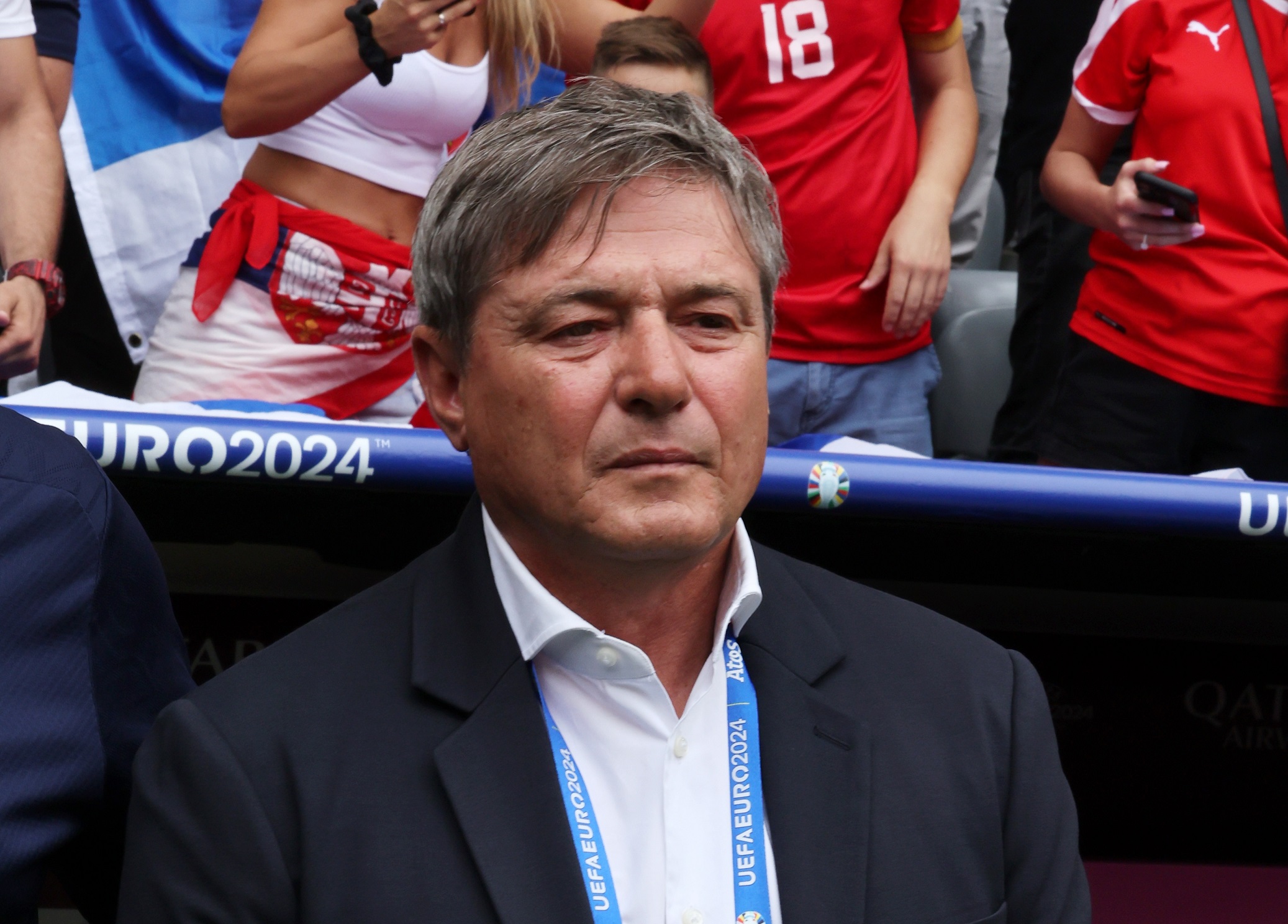 epa11425090 Serbia head coach Dragan Stojkovic looks on prior the UEFA EURO 2024 Group C soccer match between Slovenia and Serbia, in Munich, Germany, 20 June 2024.  EPA/MOHAMED MESSARA