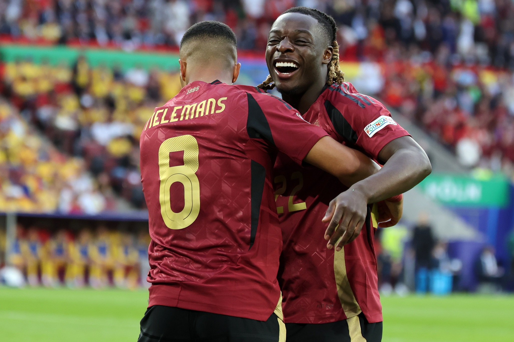 epa11431141 Youri Tielemans of Belgium (L) celebrates with his teammates after scoring the 1-0 goal during the UEFA EURO 2024 Group E soccer match between Belgium and Romania, in Cologne, Germany, 22 June 2024.  EPA/MOHAMED MESSARA