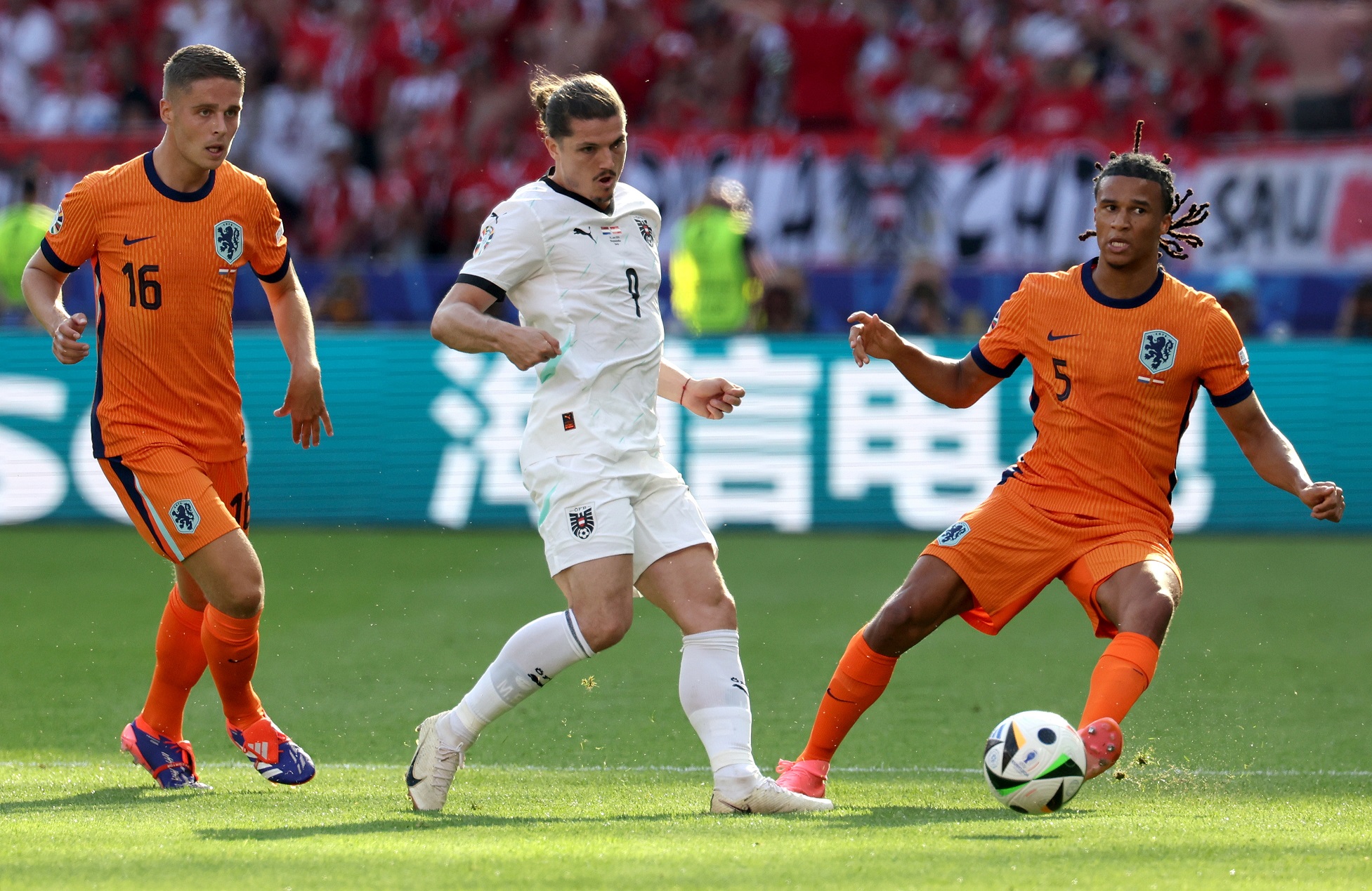 epa11436715 Joey Veerman (L) and Nathan Ake of the Netherlands in action against Marcel Sabitzer (C) of Austria during the UEFA EURO 2024 group D match between Netherlands and Austria, in Berlin, Germany, 25 June 2024.  EPA/ABEDIN TAHERKENAREH