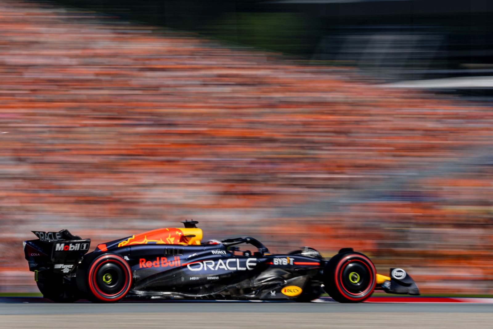 epa11443471 Red Bull Racing driver Max Verstappen of Netherlands in action during the Sprint Qualifying, in Spielberg, Austria, 28 June 2024. The 2024 Formula 1 Austrian Grand Prix will be held at the Red Bull Ring racetrack on 30 June.  EPA/MARTIN DIVISEK