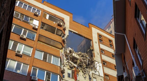 epa11443758 The site of a rocket strike on a residential building in the city of Dnipro, Ukraine, 26 June 2024, amid the Russian invasion. At least one person died and nine people were injured as a result of the strike, according to the State Emergency Service. Russian troops entered Ukrainian territory on 24 February 2022, starting a conflict that has provoked destruction and a humanitarian crisis.  EPA/ARSEN DZODZAIEV