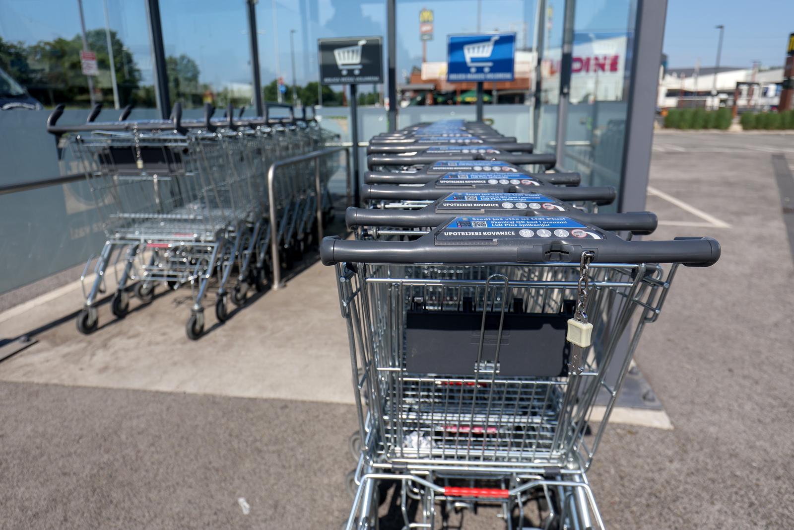 02.07.2023., Zagreb - Zatvorena Lidl trgovina u naselju Spansko zbog primjenjivanja  novog zakona o neradnim nedjeljama. Photo: Igor Kralj/PIXSELL