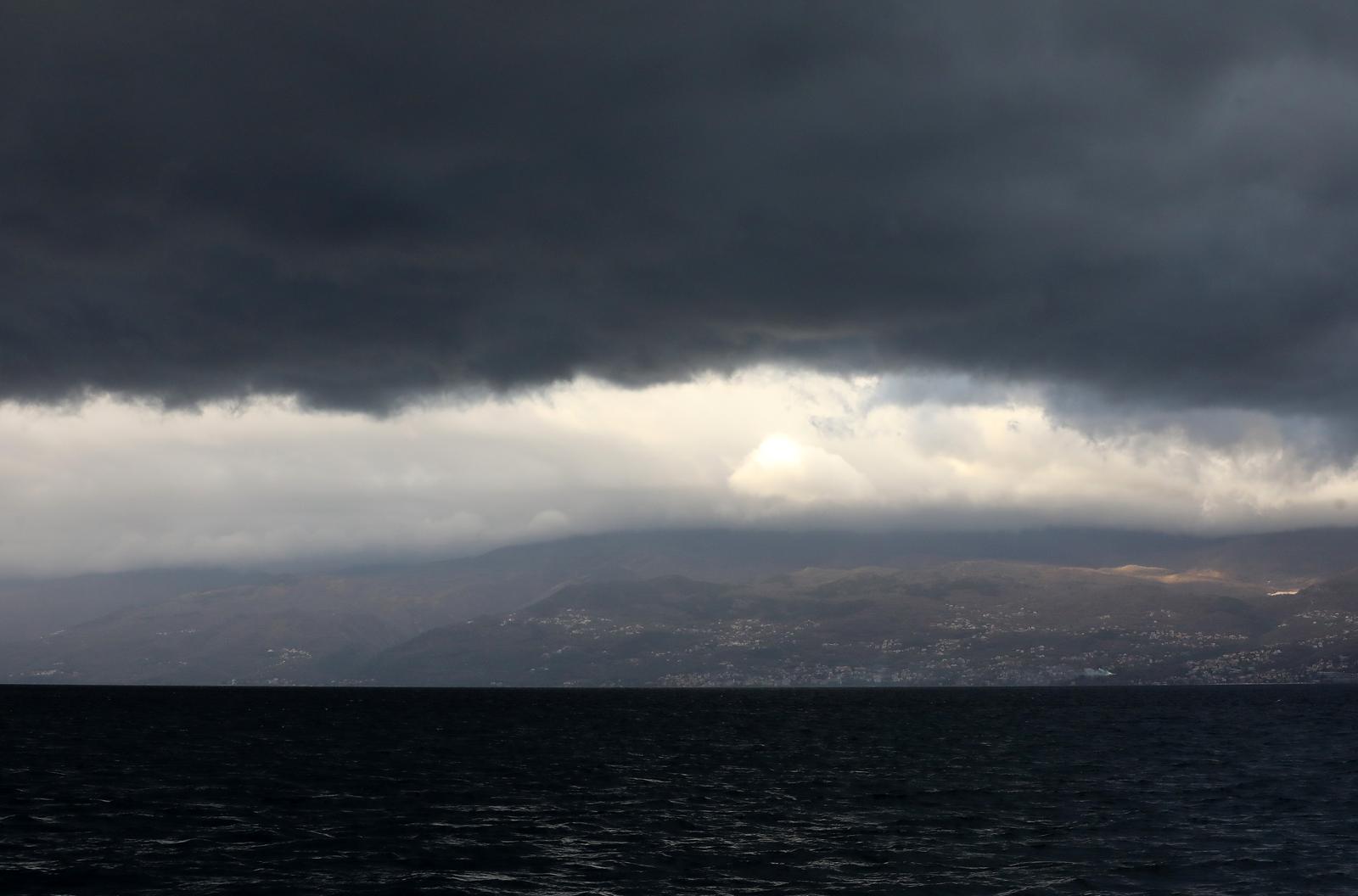 03.01.2024., Rijeka - Tamno oblacno nebo nad Kvarnerskim zaljevom i Rijekom.  Photo: Goran Kovacic/PIXSELL
