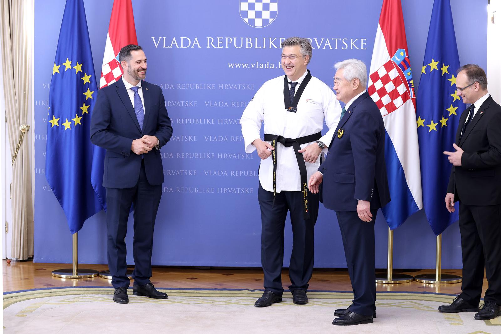 05.06.2024., Zagreb - Predsjednik Vlade Andrej Plenkovic primio je danas u Banskim dvorima izaslanstvo Svjetske taekwondo federacije, na celu s predsjednikom Chungwonom Choueom, i Hrvatskog taekwondo saveza, na celu s predsjednikom Antom Nobilom te hrvatske reprezentativke i reprezentativce. Photo: Patrik Macek/PIXSELL