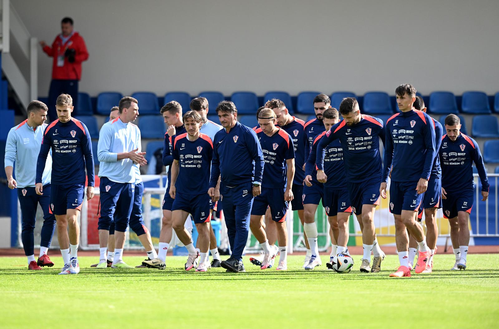 11.06.2024., Neuruppin, Njemacka -  Trening hrvatske nogometne reprezentacije. Josip Stanisic, Luka Modric, Zlatko Dalic, Lovro Majer, Marco Pasalic, Bruno Petkovic, Ante Budimir Photo: Marko Lukunic/PIXSELL