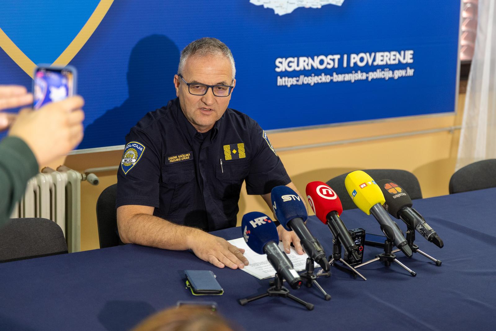 13.06.2024. Osijek -  Zamjenik nacelnika Policijske uprave osjecko-baranjske Darijo Premec dao je izjavu za medije povodom danasnjeg događaja, a vezan za napad na 25-godisnjeg stranog drzavljanina Photo: Borna Jaksic/PIXSELL