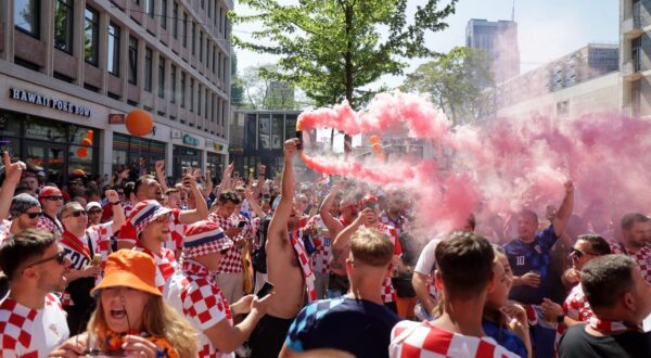 14.06.2023., Rotterdam, Nizozemska - Navijaci u gradu uoci utakmice Nizozemska - Hrvatska u polufinalu Lige nacija. Photo: Luka Stanzl/PIXSELL