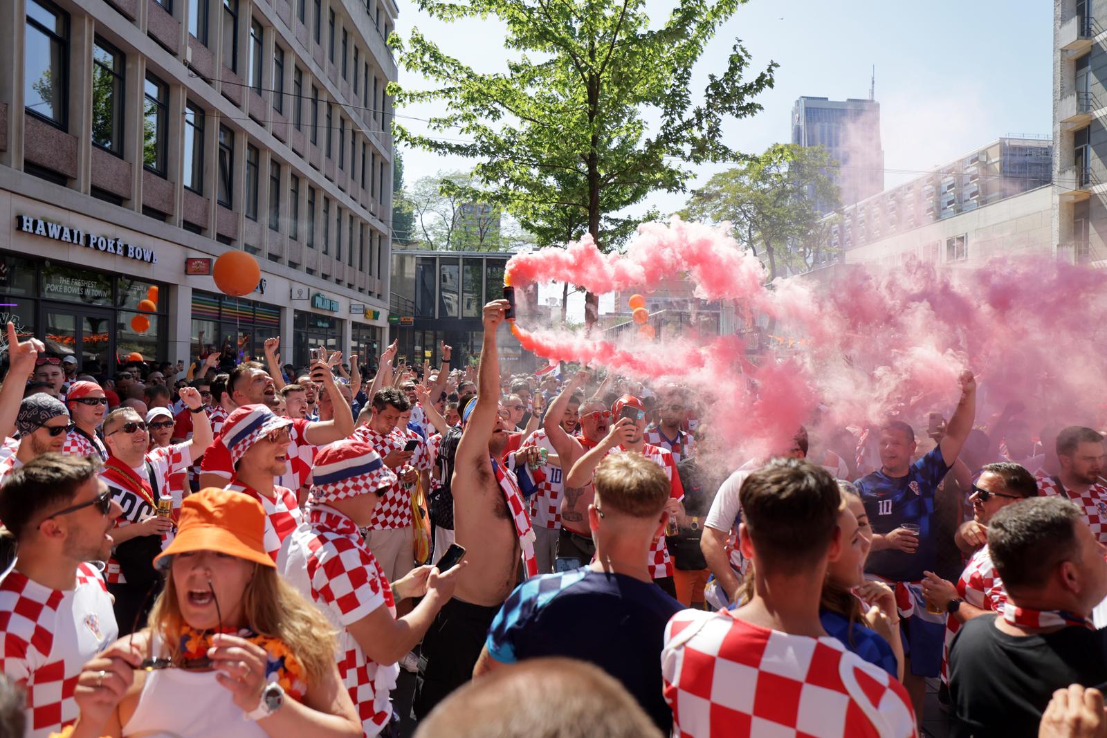 14.06.2023., Rotterdam, Nizozemska - Navijaci u gradu uoci utakmice Nizozemska - Hrvatska u polufinalu Lige nacija. Photo: Luka Stanzl/PIXSELL