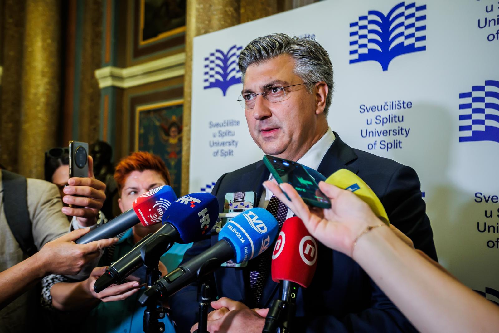 14.06.2024., Split - Splitsko Sveuciliste odrzalo je svecanu sjednicu u splitskom HNK-u povodom 50 godina od osnutka. Sjednici je prisustvovao i premijer Andrej Plenkovic. Na fotografiji: Premijer Andrej Plenkovic daje izjavu novinarima. Photo: Zvonimir Barisin/PIXSELL