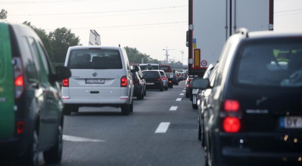 14.07.2021., Zagreb - Jedna osoba je poginula u sudaru kamiona i osobnog vozila na zagrebackoj obilaznici izmedju cvorova Lucko i Buzin u smjeru istoka.rPhoto: Zeljko Hladika/PIXSELL