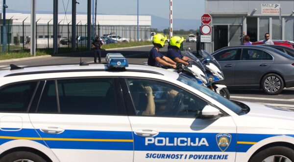14.08.2023., Zagreb - Autobus s nogometasima AEK-a napustio je Medjunarodnu luku dr. Franjo Tudjman pod policijskom pratnjom. Photo: Zeljko Hladika/PIXSELL