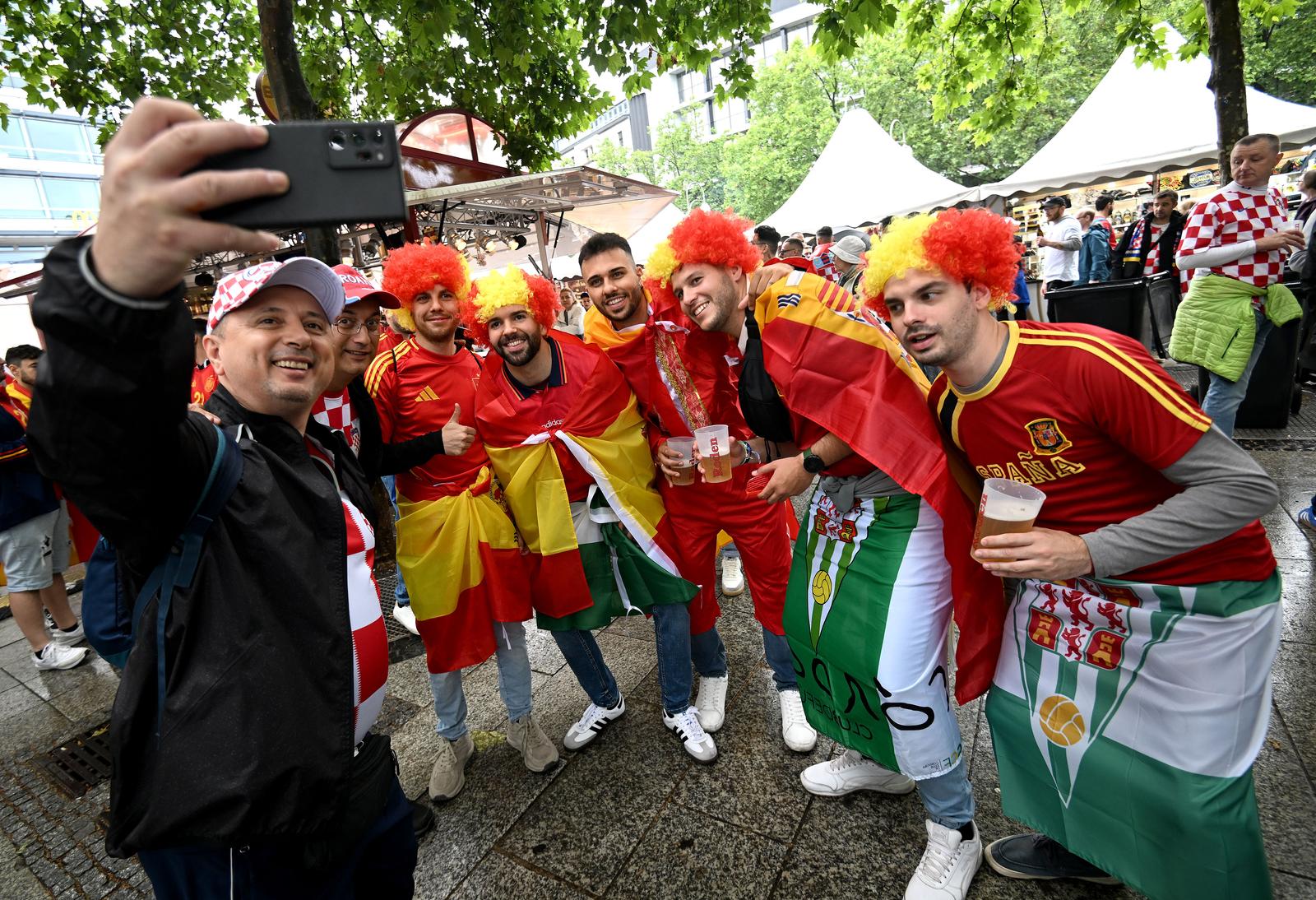 15.06.2024., Berlin, Njemacka - Navijaci u gradu prije prve utakmice na europskom prvenstvu, spanjolska hrvatska.  Photo: Marko Lukunic/PIXSELL