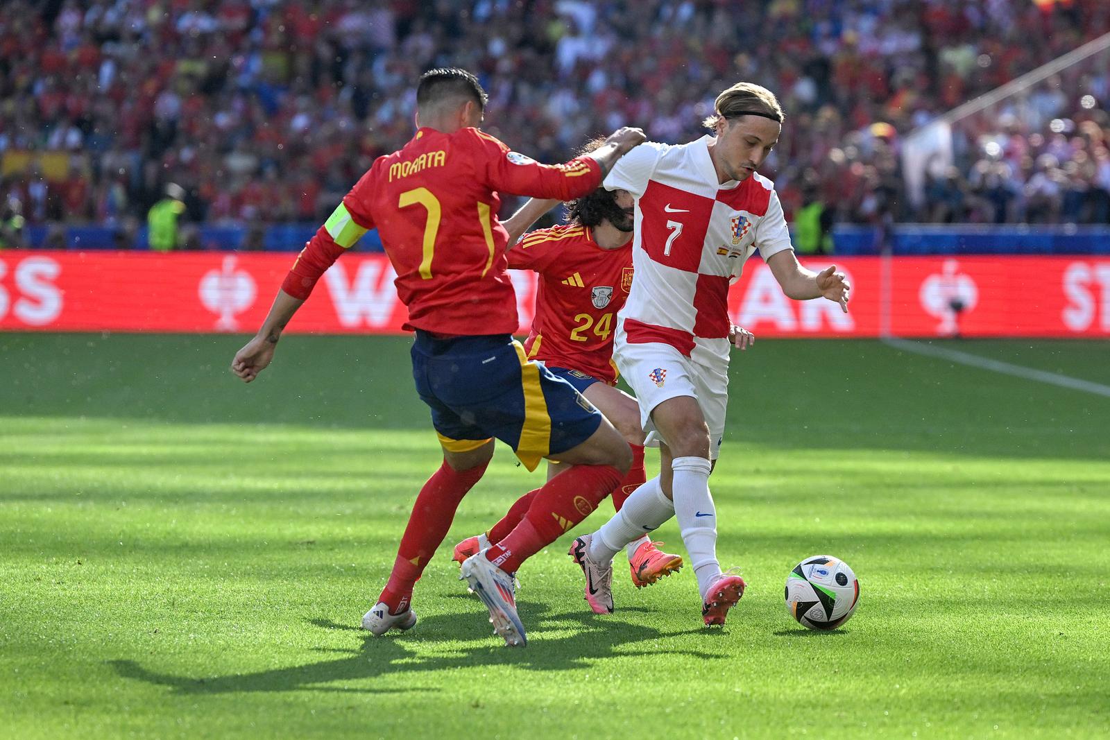 15.06.2024., Olimpijski stadion, Berlin, Njemacka - Europsko prvenstvo 2024., skupina B, 1. kolo, Spanjolska - Hrvatska. Alvaro Morata, Lovro Majer Photo: Marko Lukunic/PIXSELL