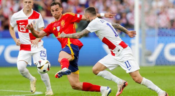 15.06.2024., Olimpijski stadion, Berlin, Njemacka - Europsko prvenstvo 2024., skupina B, 1. kolo, Spanjolska - Hrvatska. Fabian Ruiz, Marcelo Brozovic Photo: Luka Stanzl/PIXSELL