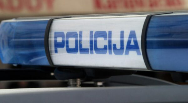 17.04.105., Split - Policija, automobi i policijske oznake.