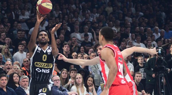 19, May, 2024, Belgrade - The third match of the AdmiralBet ABA League playoff series between KK Partizan Mozzart Bet and KK Crvena zvezda MeridianBet was played in the Belgrade Arena. Jaleen Smith, #0 (KK Partizan Mozzart Bet), Milos Teodosic, #4 (KK Crvena zvezda MeridianBet), Yago Mateus dos Santos #99 (KK Crvena zvezda MeridianBet). Photo: Dusan Milenkovic/ATAImages

19, maj, 2024, Beograd - Treci mec finalne serije plej-ofa AdmiralBet ABA League izmedju KK Partizan Mozzart Bet i KK Crvena zvezda MeridianBet odigran je u Beogradskoj Areni. Photo: Dusan Milenkovic/ATAImages Photo: Dusan Milenkovic/ATAImages/PIXSELL