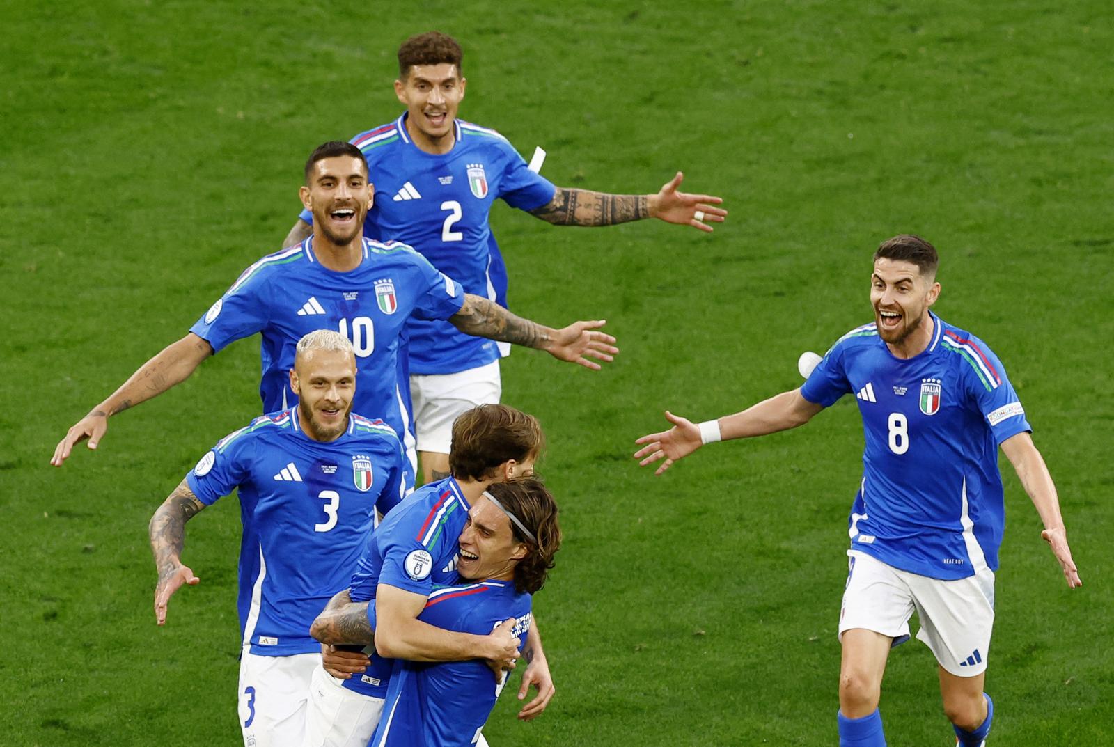 Soccer Football - Euro 2024 - Group B - Italy v Albania - Dortmund BVB Stadion, Dortmund, Germany - June 15, 2024 Italy's Nicolo Barella celebrates scoring their second goal with Riccardo Calafiori and teammates REUTERS/Piroschka Van De Wouw Photo: Piroschka van de Wouw/REUTERS