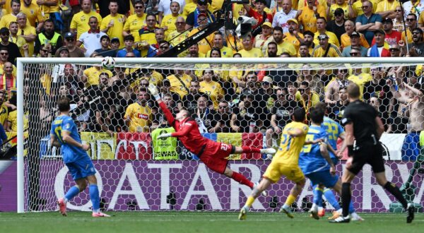 Soccer Football - Euro 2024 - Group E - Romania v Ukraine - Munich Football Arena, Munich, Germany - June 17, 2024 Romania's Nicolae Stanciu scores their first goal past Ukraine's Andriy Lunin REUTERS/Angelika Warmuth Photo: Angelika Warmuth/REUTERS