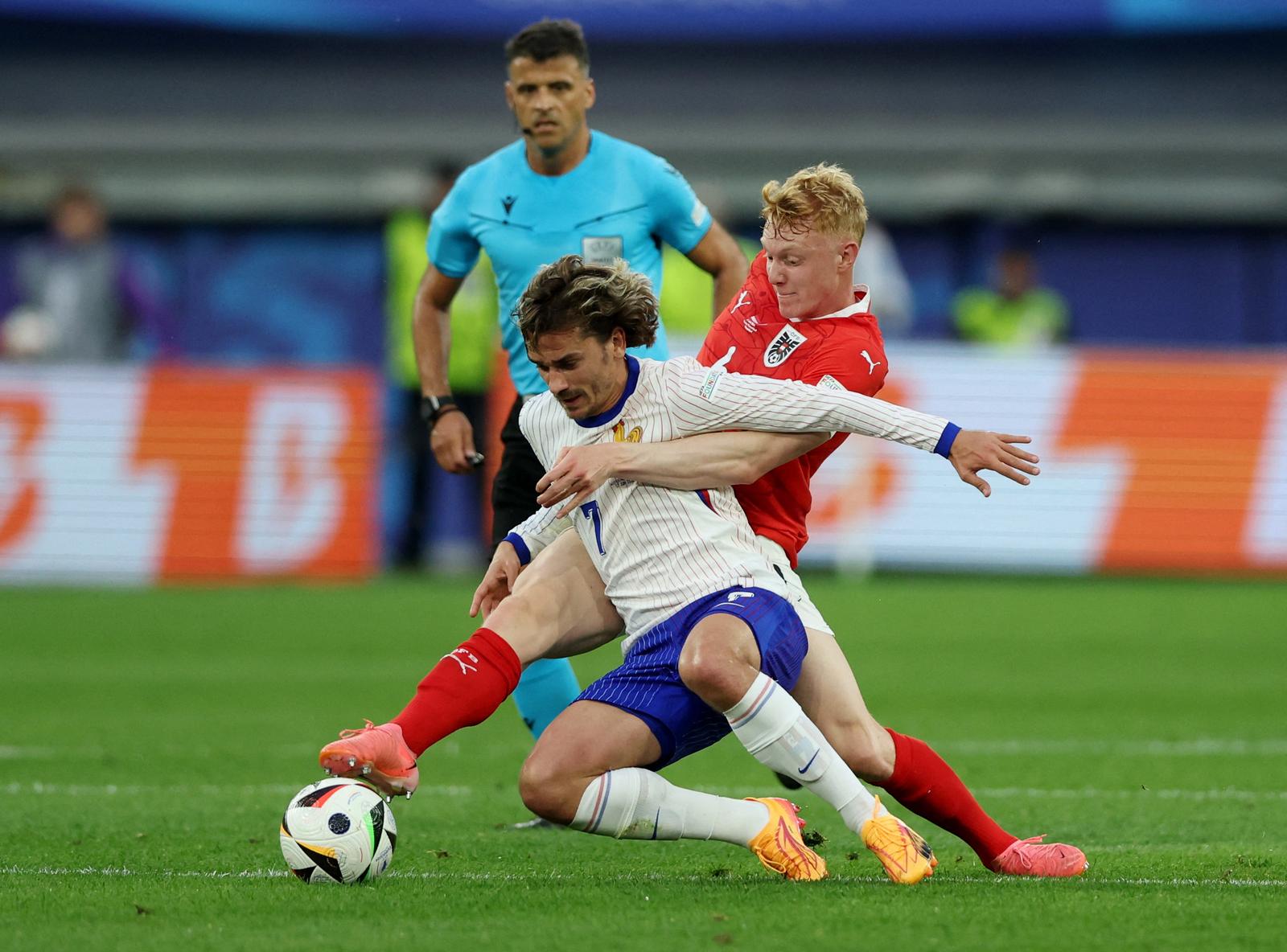 Soccer Football - Euro 2024 - Group D - Austria v France - Dusseldorf Arena, Dusseldorf, Germany - June 17, 2024 France's Antoine Griezmann in action with Austria's Nicolas Seiwald REUTERS/Thilo Schmuelgen Photo: Thilo Schmuelgen/REUTERS