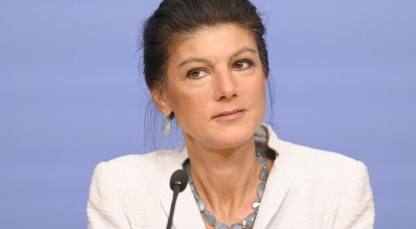 Sahra Wagenknecht bei der Pressekonferenz zur Europawahl 2024 im Haus der Bundespressekonferenz. Berlin, 10.06.2024 *** Sahra Wagenknecht at the press conference on the 2024 European elections at the Haus der Bundespressekonferenz Berlin, 10 06 2024 Foto:xF.xKernx/xFuturexImagex bsw_pk_4641,Image: 880370040, License: Rights-managed, Restrictions: imago is entitled to issue a simple usage license at the time of provision. Personality and trademark rights as well as copyright laws regarding art-works shown must be observed. Commercial use at your own risk., Credit images as "Profimedia/ IMAGO", Model Release: no, Credit line: Frederic Kern / imago stock&people / Profimedia