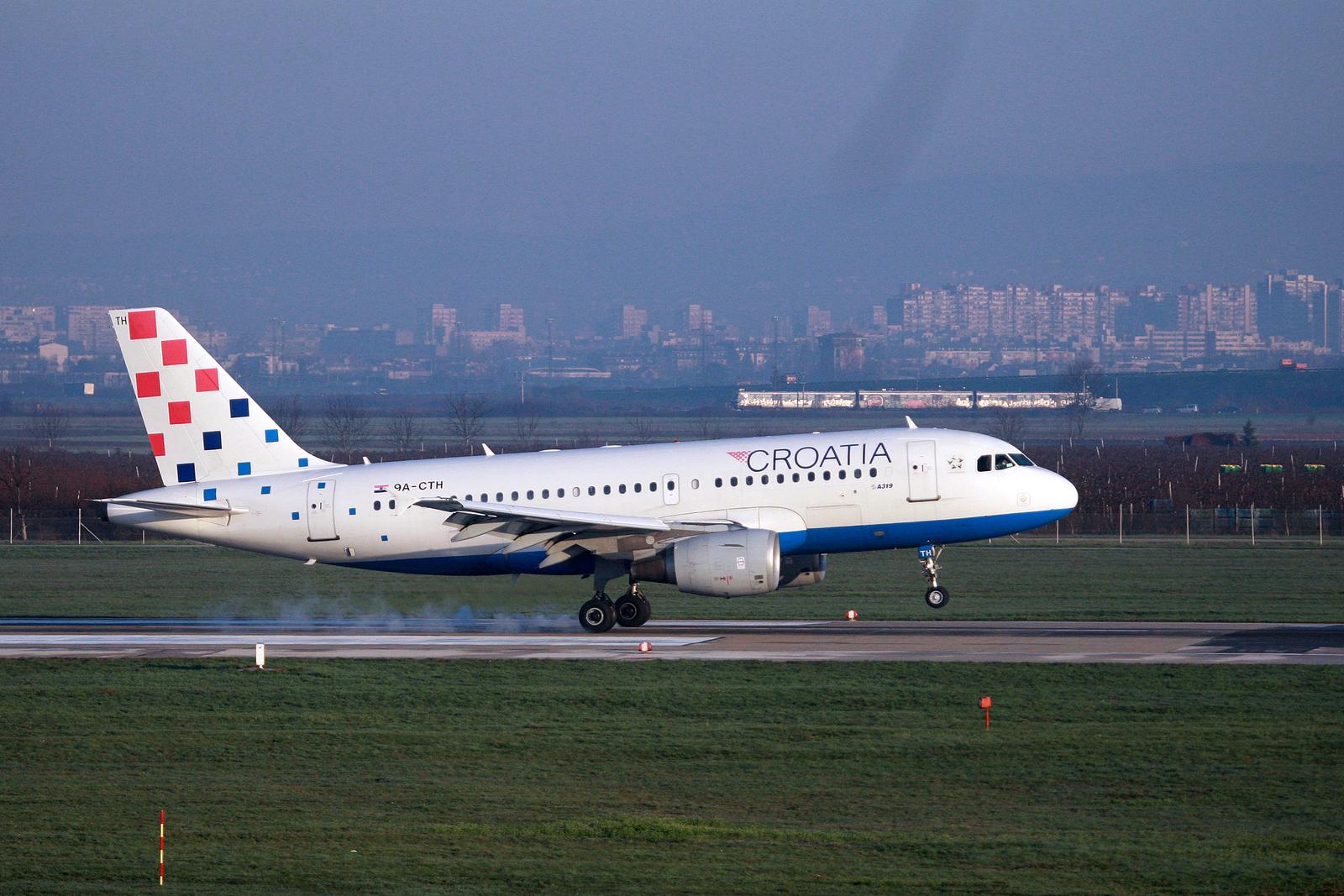 11.04.2013., Zagreb - Slijetanje aviona Croatia Airlinesa u Zracnu luku Zagreb. Photo: Borna Filic/PIXSELL