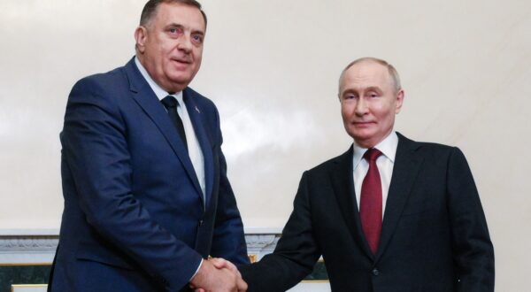 RUSSIA, ST PETERSBURG - JUNE 6, 2024: Republika Srpska President Milorad Dodik (L) and Russia's President Vladimir Putin shake hands during a meeting at the Constantine Palace on the sidelines of the 2024 St Petersburg International Economic Forum. Alexei Danichev/POOL/TASS,Image: 879457291, License: Rights-managed, Restrictions: , Model Release: no, Credit line: Alexei Danichev / TASS / Profimedia