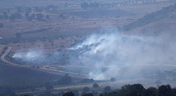 epa11428497 Smoke rises as a result of strikes from Lebanon, near Kipputz Snir, northern Israel, with the Lebanese village of Al Khiamin the background, Israel, 21 June 2024. According to the Israeli army, several rocket launches were identified crossing from Lebanon into northern Israel. No injuries were reported, the Israely army said.  EPA/ATEF SAFADI