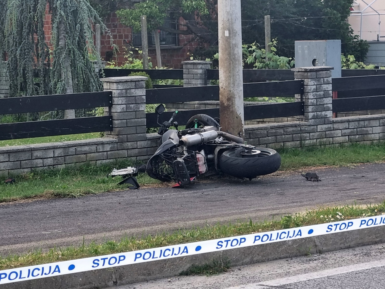 Zagreb, 21.06.2024. - Vozač motocikla poginuo je u petak predvečer u koprivničkom prigradskom naselju Reka prilikom slijetanja s kolnika i udara u metalni nosač niskonaponske mreže, izvijestila je koprivničko-križevačka policija. foto HINA/ ml