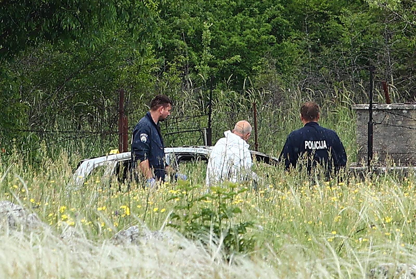 24.05.2023., Dugopolje - U polju kod Dugopolja pronađen izgoren automobil u kojem se nalazilo tijelo osobe. Photo: Miroslav Lelas/PIXSELL