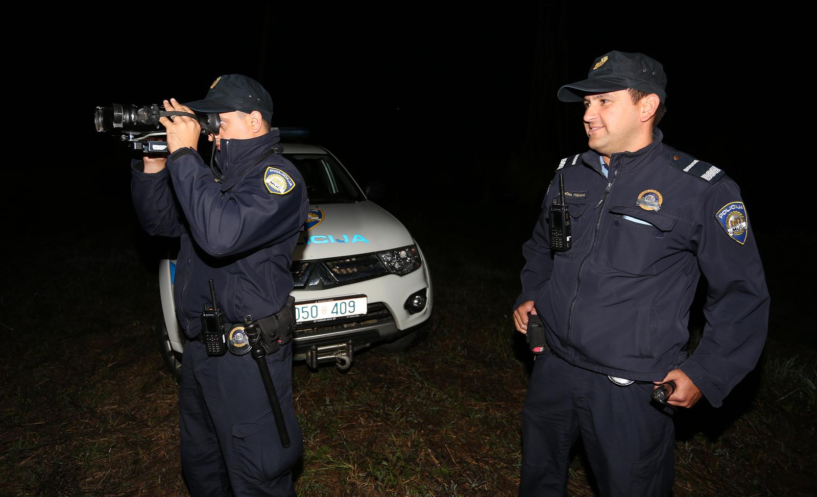 05.09.2018 Cetingrad - Predsjednica RH Kolinda Grabar Kitarovic posjetila je policijsku postaju u Cetingradu nakon cega je obisla granicni prijelaza Maljevac.rPhoto: Kristina Stedul Fabac/PIXSELL