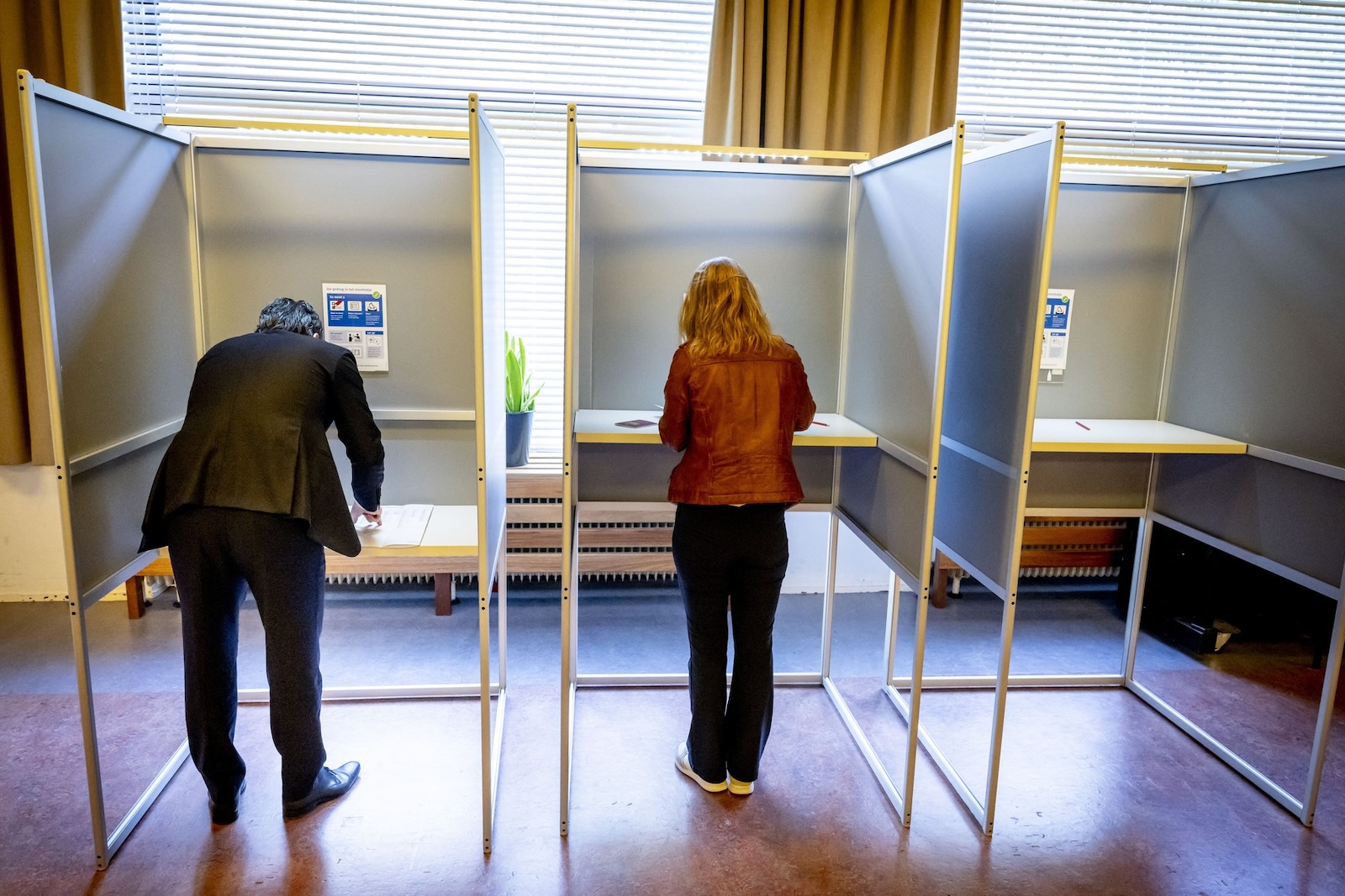 ROTTERDAM - CDA leader Henri Bontenbal casts his vote for the election of Dutch members for the European Parliament. ANP ROBIN UTRECHT netherlands out - belgium out,Image: 879276801, License: Rights-managed, Restrictions: , Model Release: no, Credit line: ROBIN UTRECHT / AFP / Profimedia