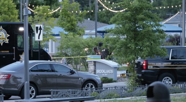 Oakland County Sheriff Evidence Technicians document the scene where a shooting took place at Brooklands Plaza Splash Pad in Rochester Hills, Michigan, on June 15, 2024.  A shooter opened fire at a water park in the US state of Michigan on June 15, wounding nine or more people including at least one child, police said. The victims were of varying ages, including one eight-year-old. The local sheriff's office said it potentially had the suspect contained near the scene of the shooting in Rochester Hills, a suburb of Detroit.,Image: 881977844, License: Rights-managed, Restrictions: , Model Release: no, Credit line: JEFF KOWALSKY / AFP / Profimedia