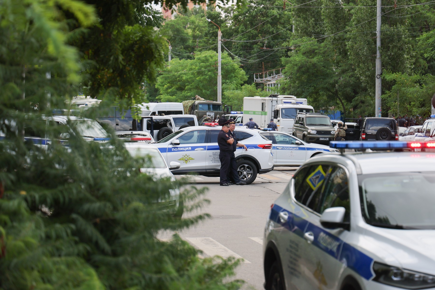 RUSSIA, ROSTOV-ON-DON - JUNE 16, 2024: Police vehicles block off a street outside detention centre No 1. According to the Rostov-on-Don Region branch of the Russian Federal Penitentiary Service, two employees of Rostov-on-Don's detention centre No 1 have been takes hostages by inmates. The chief of the local branch of the Russian Federal Penitentiary Service has arrived at the site, along with prosecutor's office and law enforcement officials, hostage negotiations are underway. Erik Romanenko/TASS,Image: 882029048, License: Rights-managed, Restrictions: , Model Release: no, Credit line: Erik Romanenko / TASS / Profimedia