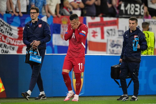 Fußball, UEFA EURO, EM, Europameisterschaft,Fussball 2024, 20240616, Serbien - England. Im Bild Filip KOSTIC Serbien, 11 verletzt Auswechslung Wechsel. Gelsenkirchen Arena auf Schalke Nordrhein-Westfalen Deutschland *** Soccer, UEFA EURO 2024, 20240616, Serbia England In the picture Filip KOSTIC Serbia, 11 injured Substitution Change Gelsenkirchen Arena auf Schalke North Rhine-Westphalia Germany Copyright: Passion2Press/MarkusxFischerx,Image: 882166229, License: Rights-managed, Restrictions: Credit images as "Profimedia/ IMAGO", Model Release: no, Credit line: Markus Fischer / imago sportfotodienst / Profimedia