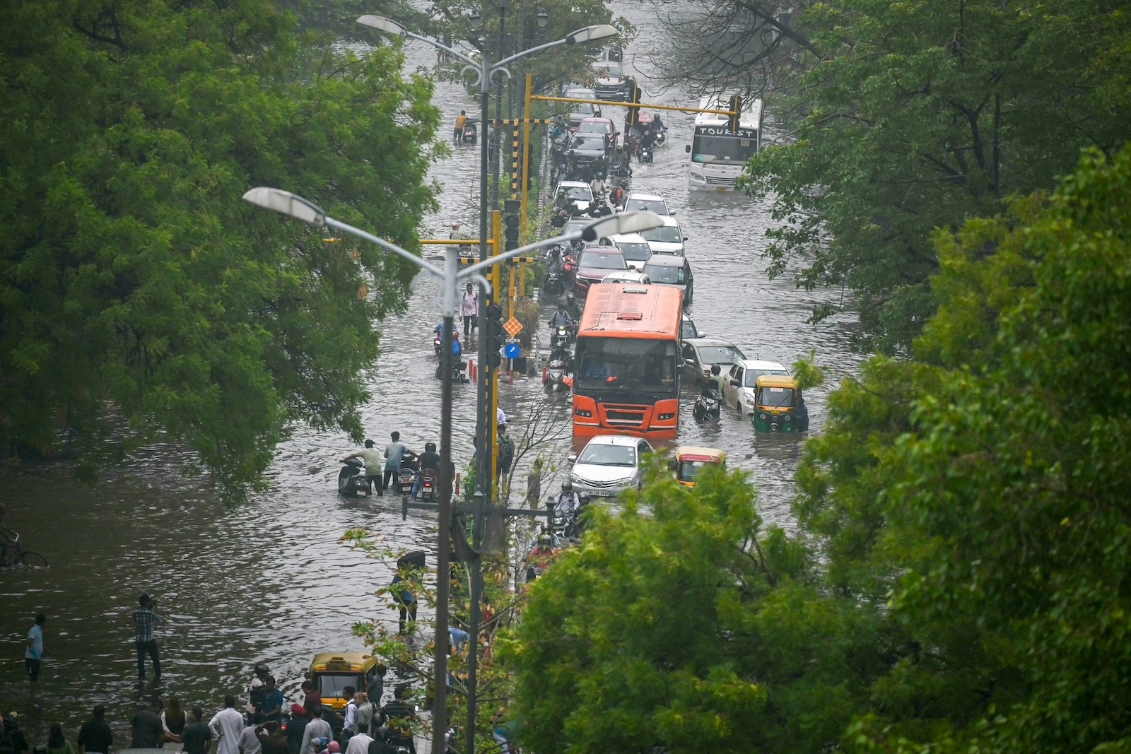 Commuters wade through flooded streets after heavy rains in New Delhi on June 28, 2024.,Image: 885436665, License: Rights-managed, Restrictions: , Model Release: no, Credit line: Arun SANKAR / AFP / Profimedia