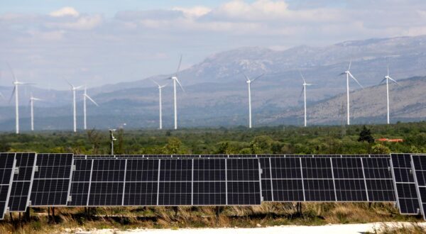 19.04.2024., Promina - Na terenu mjesta Suknovci podignuta je suncana elektrana Suknovci, kojoj je instalirana snaga 10 MWh, sastoji se od 20.000 solarnih panela po 500W. Photo: Dusko Jaramaz/PIXSELL
