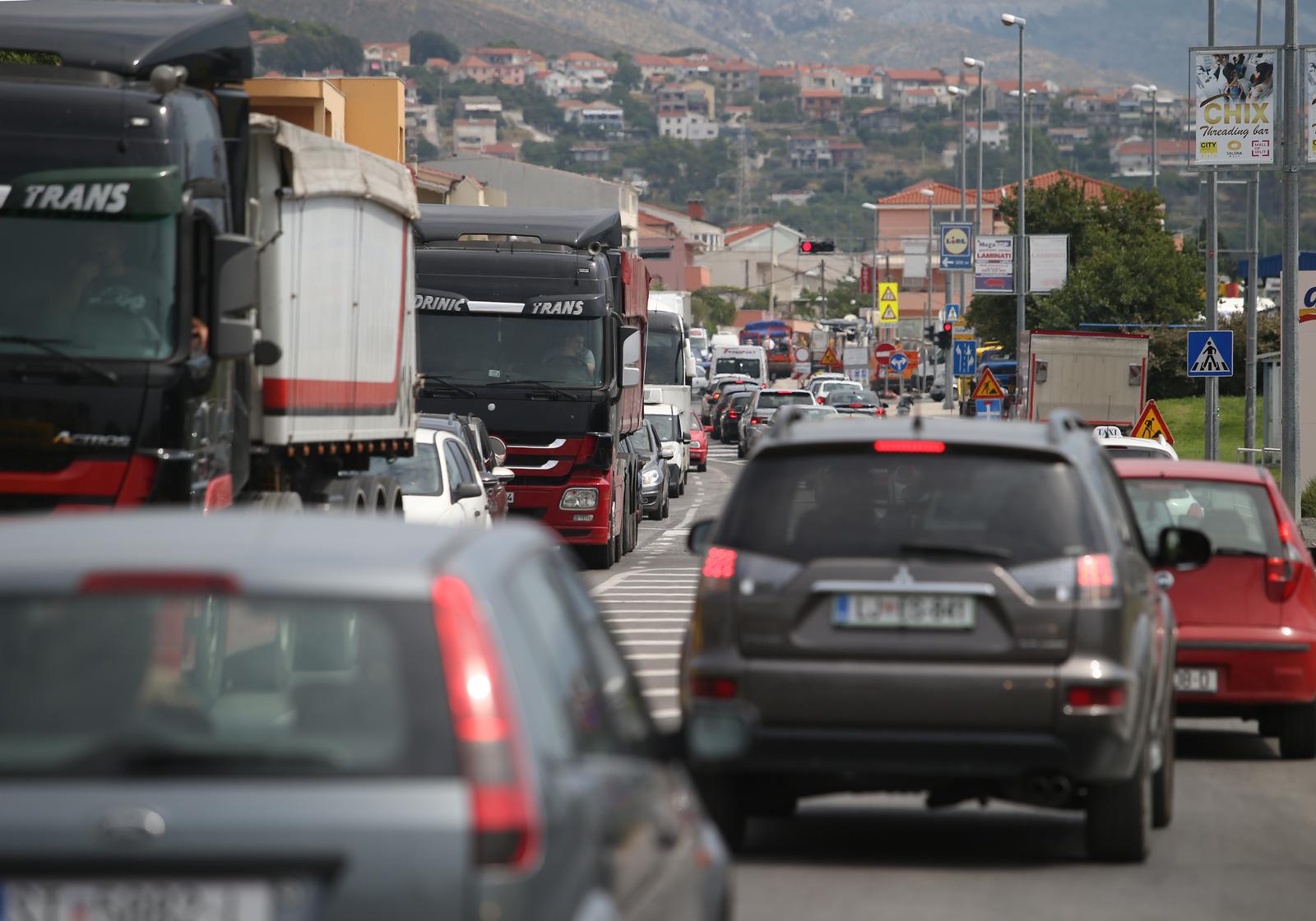 26.08.2019., Split- Prometne nezgode i radovi na prometnicama uzrokuju naizmjenicne guzve na splitskim prometnicama. Kolona na cesti kod Solina prema Mravincima zbog radova.Photo: Ivo Cagalj/PIXSELL