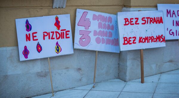 08.03.2024., Split - U organizaciji udruge Domine na nocnom marsu okupile su se mnogobrojne splitske zene. Photo: Zvonimir Barisin/PIXSELL