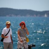 16.06.2024., Zadar - Vruce i sparno vrijeme mnoge je natjeralo da potraze spas u hladu. Photo: Sime Zelic/PIXSELL
