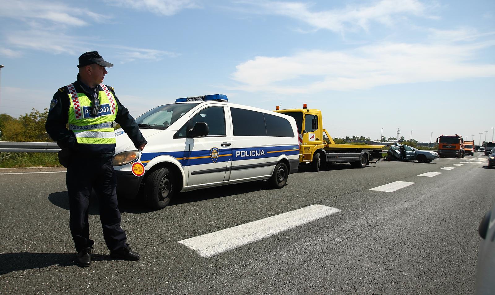 22.04.2017., Zagreb - Dvije osobe ozlijedjene su u sudaru dva automobila na zagrebackoj obilaznici. Automobili su se sudarili kod cvora Lucko nesto prije 10 sati, a ozlijedjeni su prevezeni u bolnicu. Kolona je od Luckog prema Bregani duga 7 kilometara. rPhoto: Zeljko Lukunic/PIXSELL