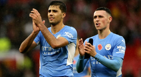 Football - 2021 / 2022 Premier League - Manchester United, ManU vs Manchester City - Old Trafford - Saturday 6th November 2021 Rodri and Phil Foden of Manchester City applaud their fans at the end of the game, having won 2-0 at Old Trafford PUBLICATIONxNOTxINxUK