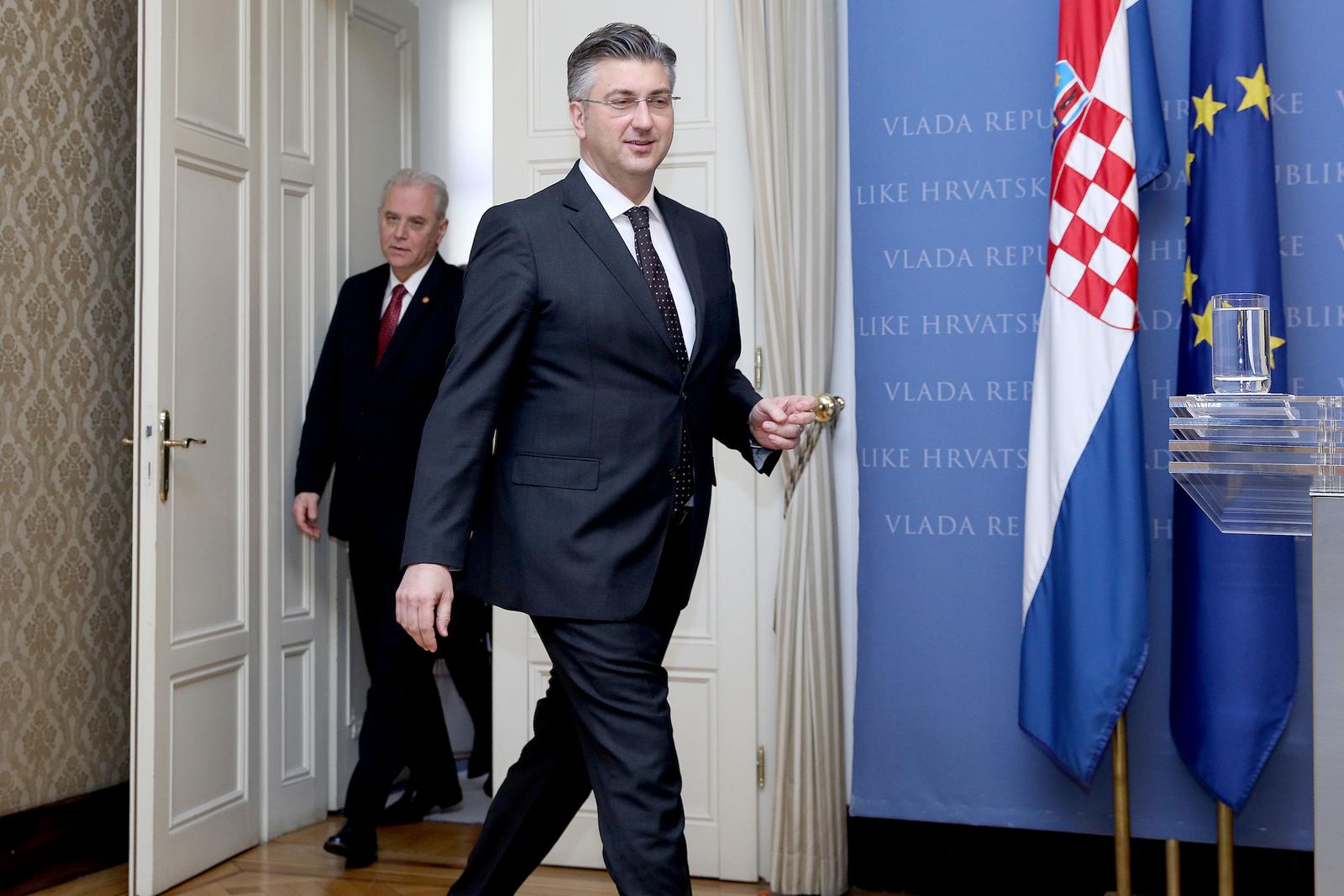 06.03.2017., Zagreb - Predsjednik Vlade Republike Hrvatske Andrej Plenkovic objavio je na izvandrednoj konferenciji za medije prosirenje istrage u slucaju dnevnice. Premijer Andrej Plenkovic i glavni drzavni odvjetnik Dinko Cvitan. Photo: Patrik Macek/PIXSELL