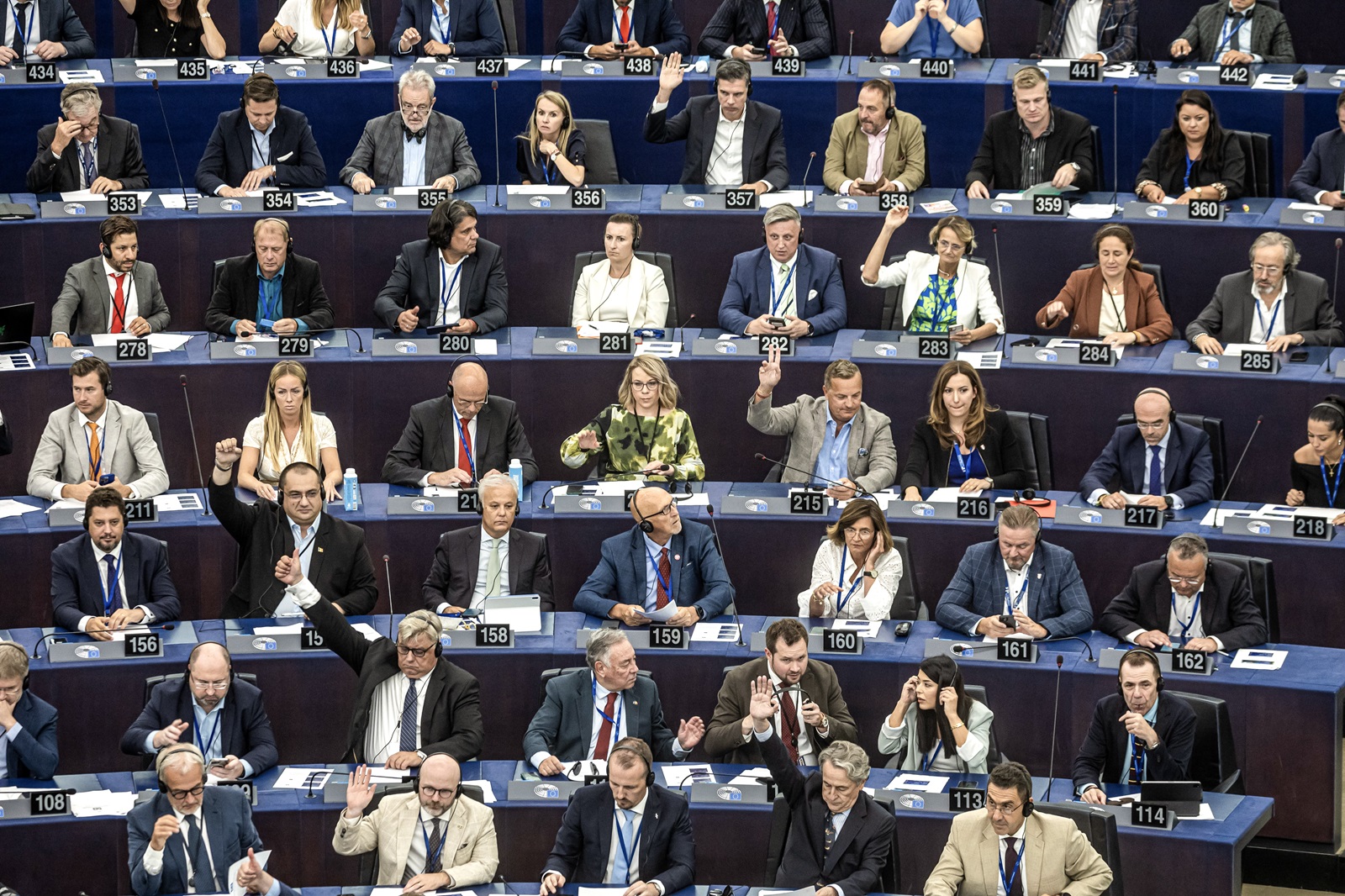 epa11483401 Members of the European Parliament vote during the plenary session at the European Parliament in Strasbourg, France, 17 July 2024. The first session of the new European Parliament opened on 16 July, with MEPs due to elect their president and vice-presidents for the next two and a half years. Roberta Metsola was re-elected as President of the European Parliament until 2027, with 562 votes in the first round. The EU Parliament's session runs from 16 until 19 July 2024.  EPA/CHRISTOPHE PETIT TESSON